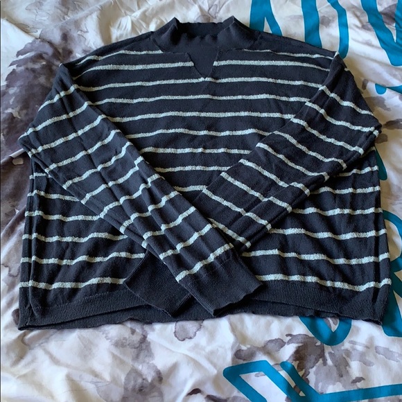 RVCA medium thin top - Picture 2 of 3